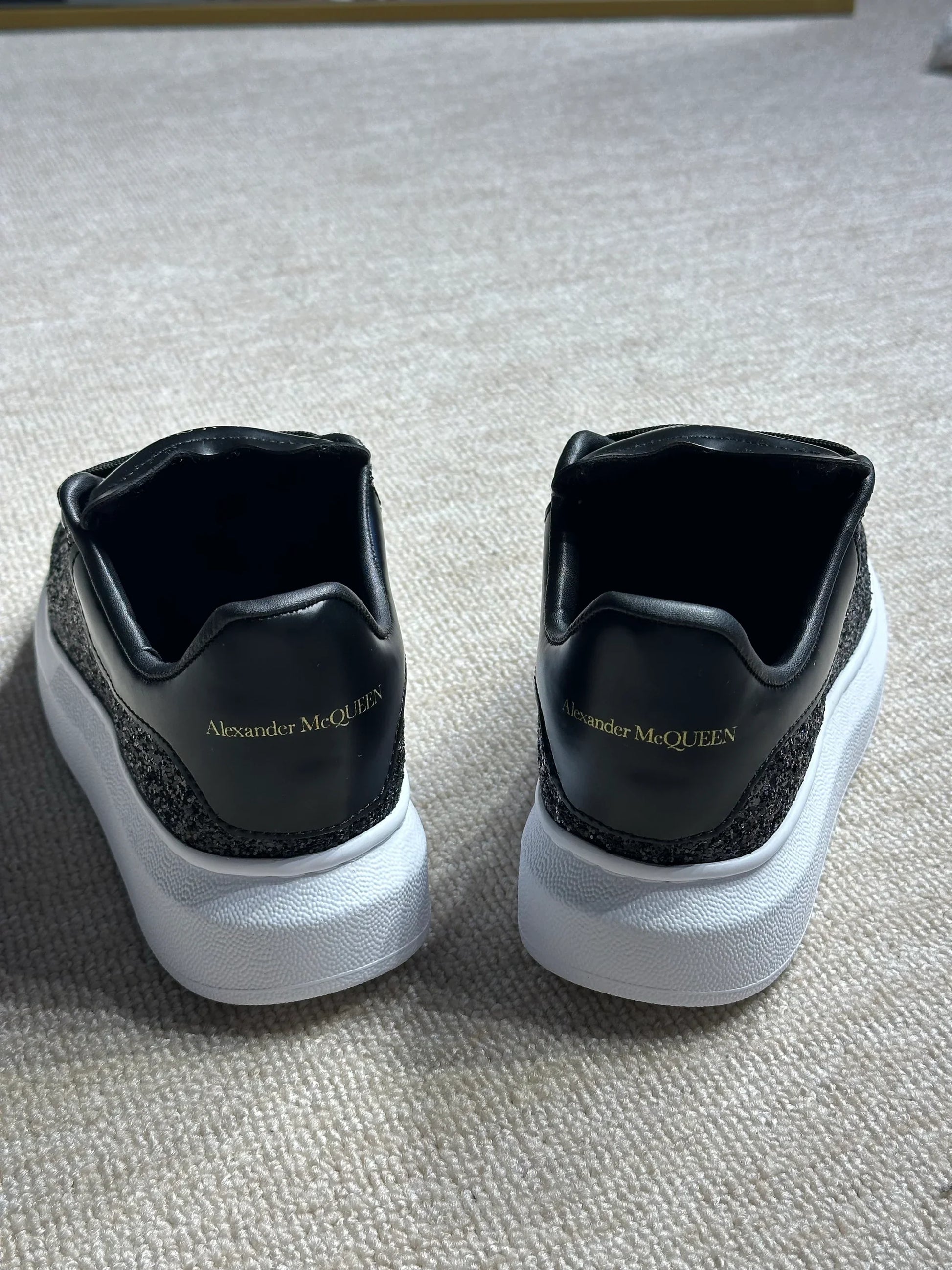 Alexander McQueen-Oversize Siyah Payetli Kadın Sneaker