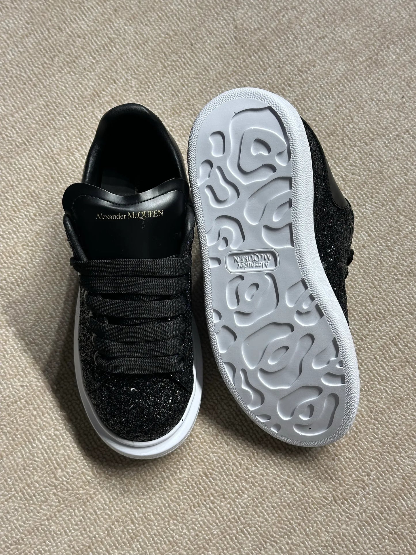 Alexander McQueen-Oversize Siyah Payetli Kadın Sneaker